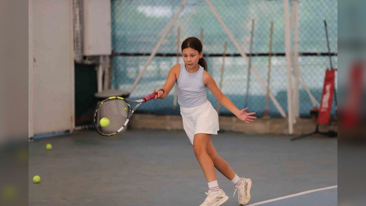 Menteşe'de ücretsiz tenis kursları başladı: Çocuklar kortlara akın etti