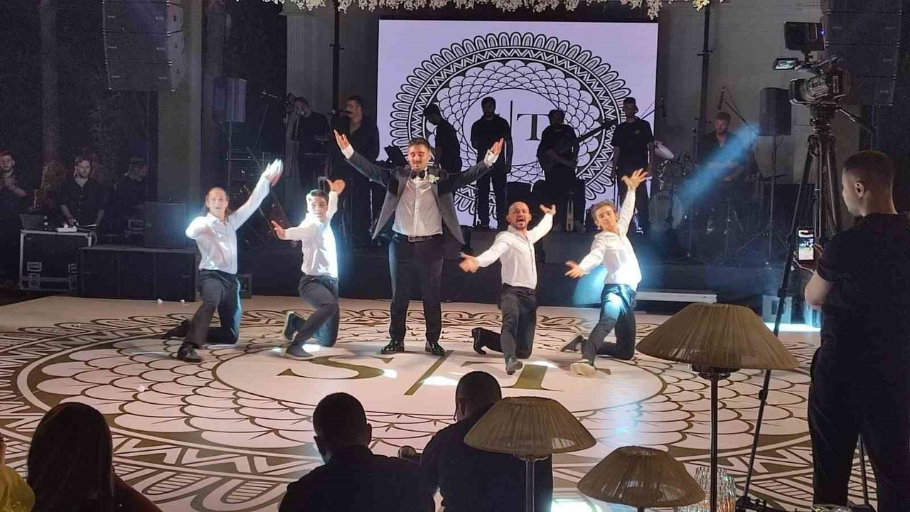 Pamukkale'de horonlu düğün: Karadeniz ezgileriyle evlendiler